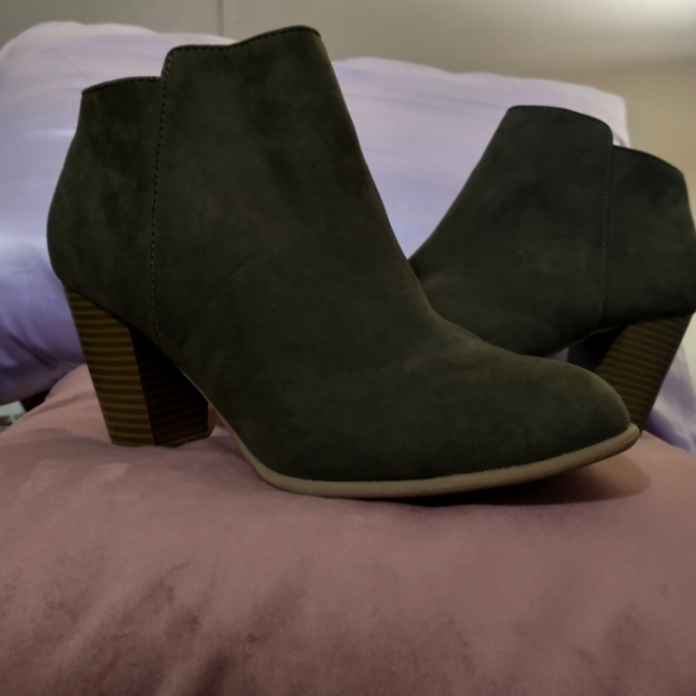 Old Navy Size 8 Booties